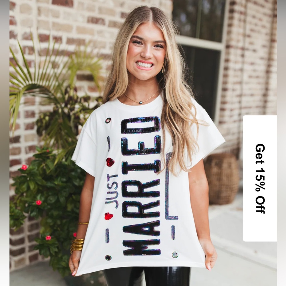 ✨NWT✨ QUEEN OF SPARKLES WHITE “JUST MARRIED” TEE